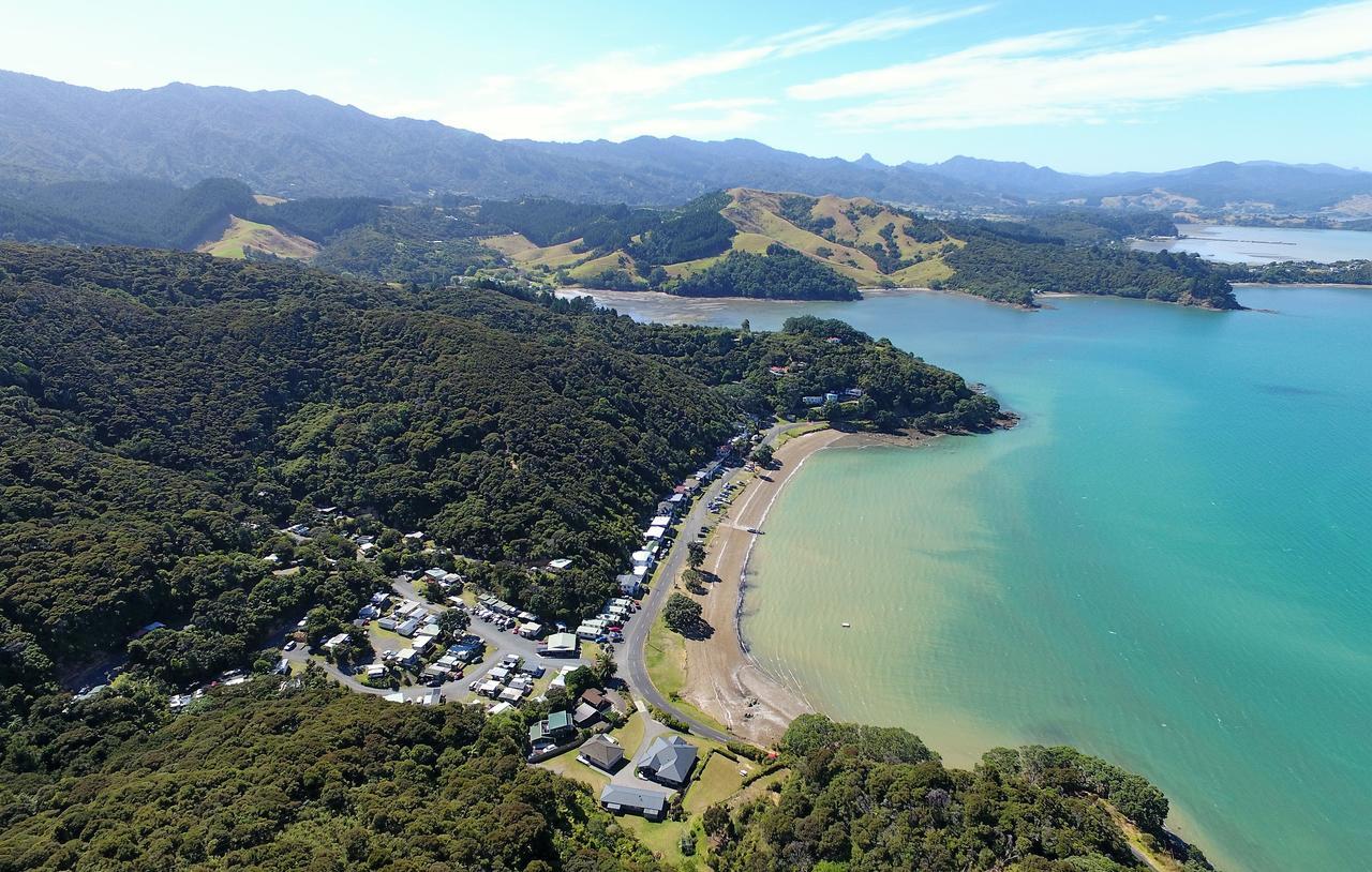 Готель Oamaru Bay Tourist Park Coromandel Екстер'єр фото