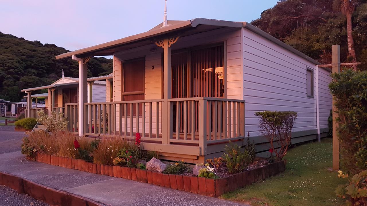 Готель Oamaru Bay Tourist Park Coromandel Екстер'єр фото